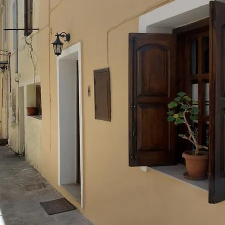 Amyrsa's House Of Character Nyaraló *